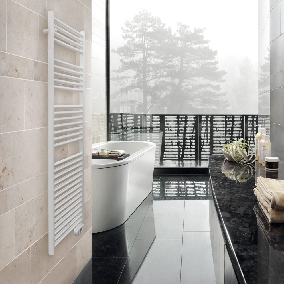 Zehnder_RAD_Aura-EL_LCE-150-60-MS-RAL9016-milieu-bathroom