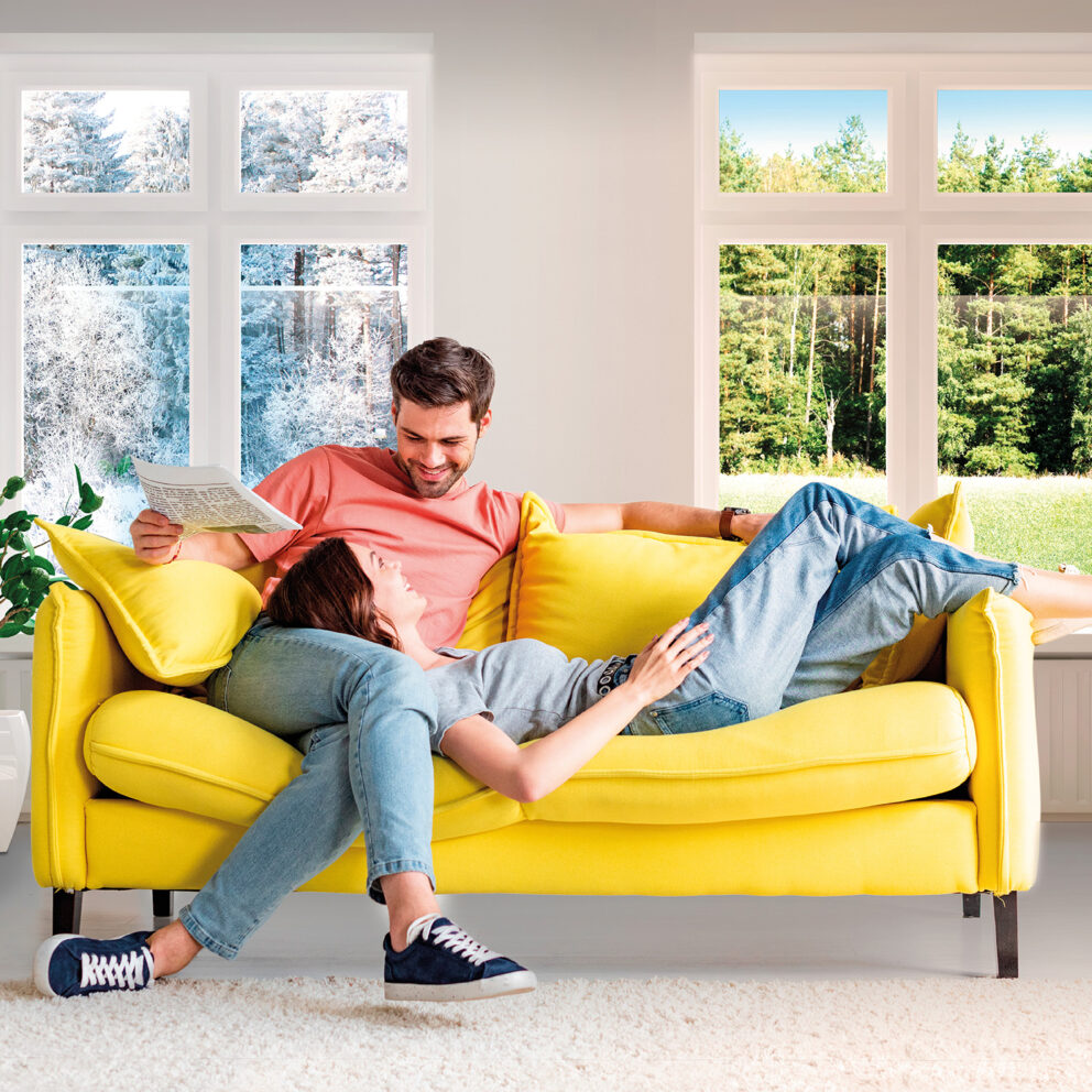 KeyVisual-Climate-Switch-Couple-Sofa-